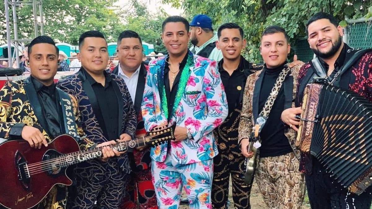 Grupo Firme cancela concierto en Estados Unidos por problemas con la visa