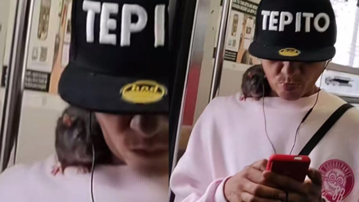 Captan a joven viajando en el metro con una rata en el hombro, en CDMX