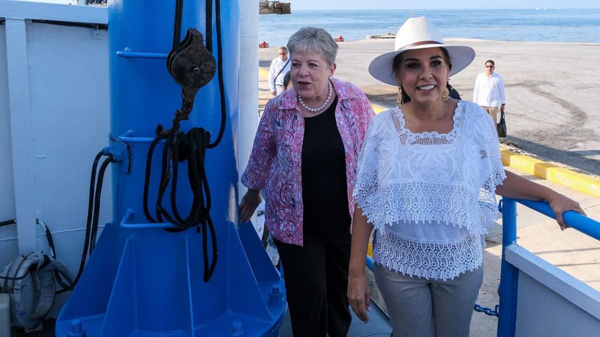 Mara Lezama y Alicia Bárcena recorren y supervisan estrategia integral contra el sargazo a bordo del buque “Natans”