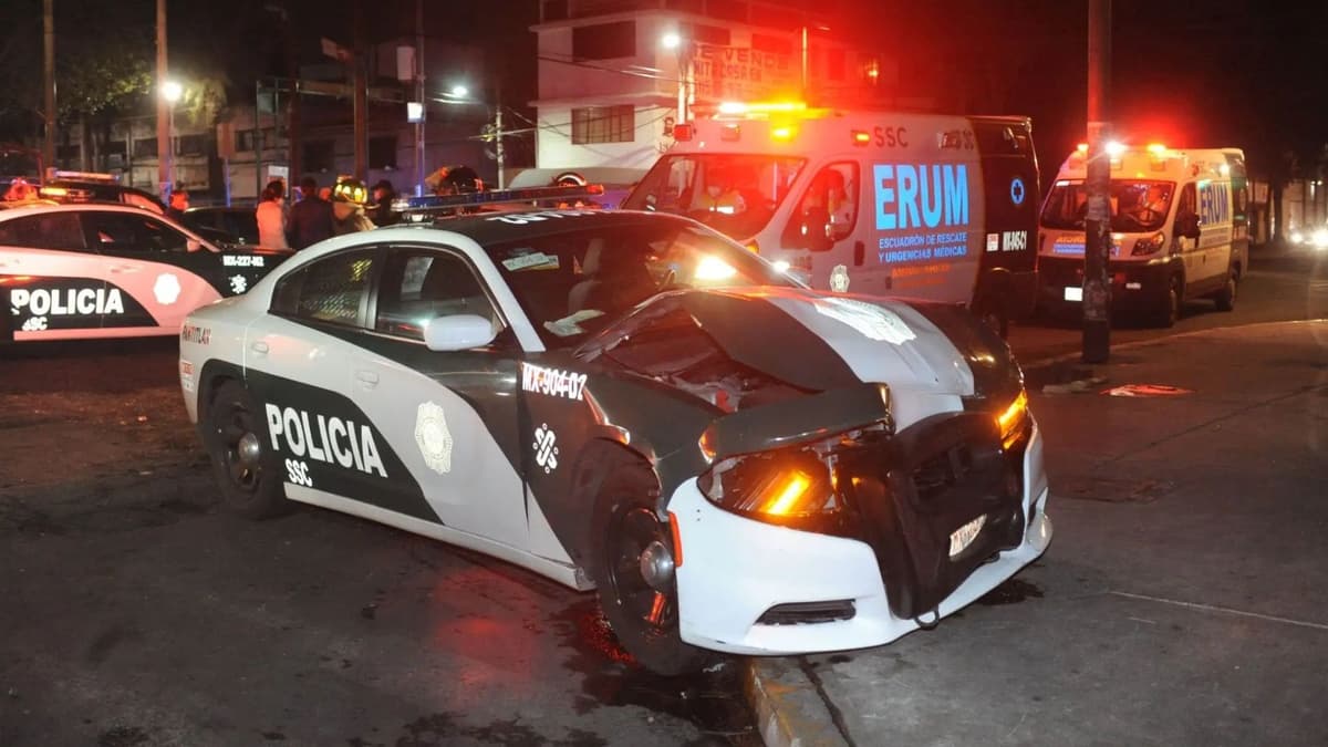 Video: Ladrón intenta escapar de la policía y choca con una patrulla en CDMX