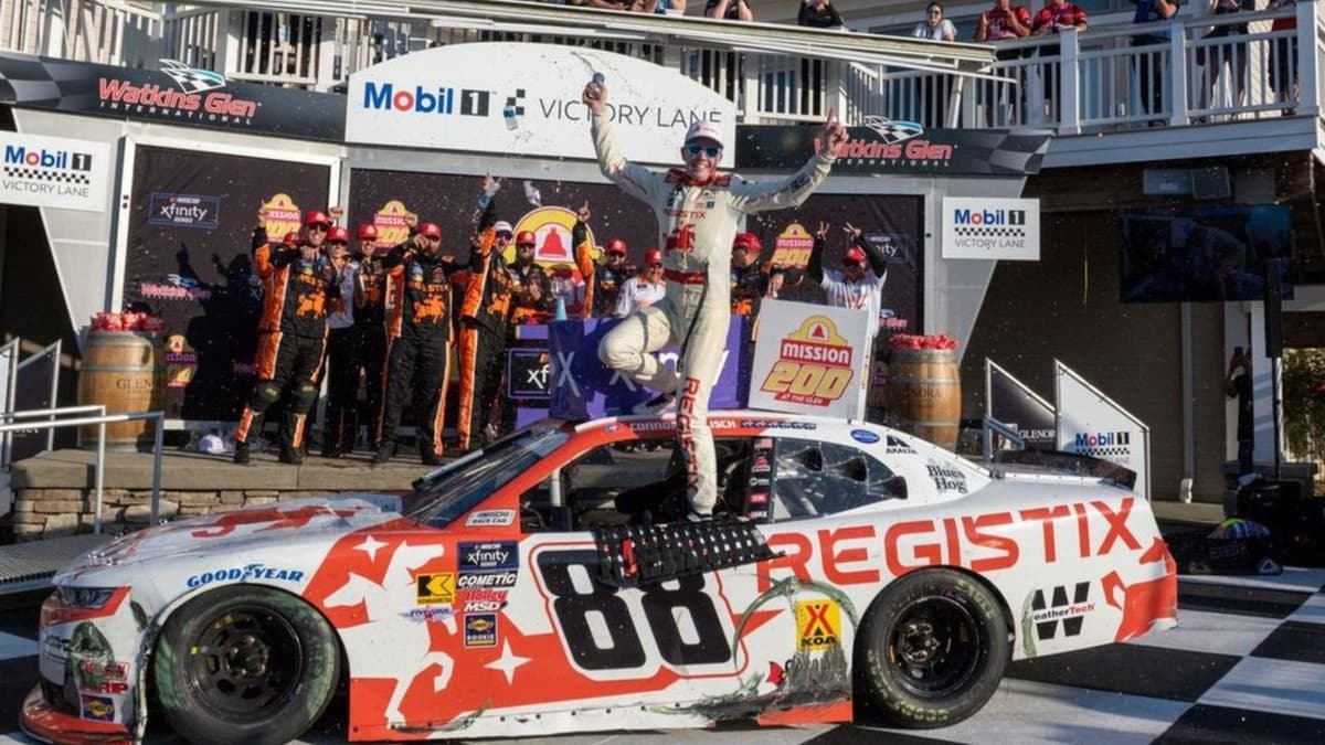 Video: Piloto de Nascar sufre aparatoso accidente durante el festejo de su victoria