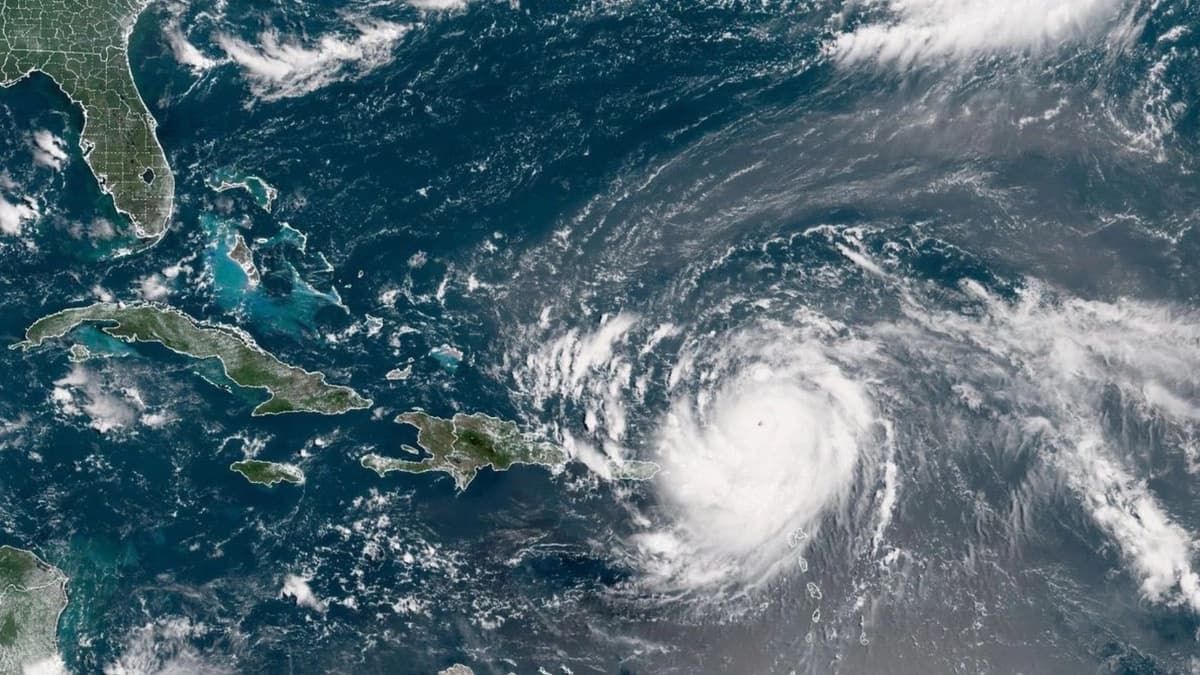 Tormenta tropical Erin se convierte en huracán categoría 5 en solo 24 horas