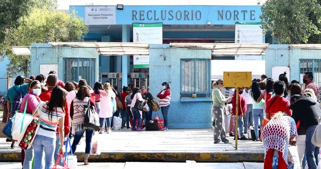 Detienen a mujer por intentar ingresar droga al reclusorio varonil norte de la CDMX