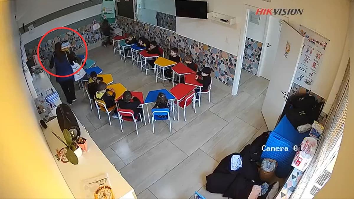 Video: Maestra golpea con libros a alumno de cuatro años en una escuela de Brasil