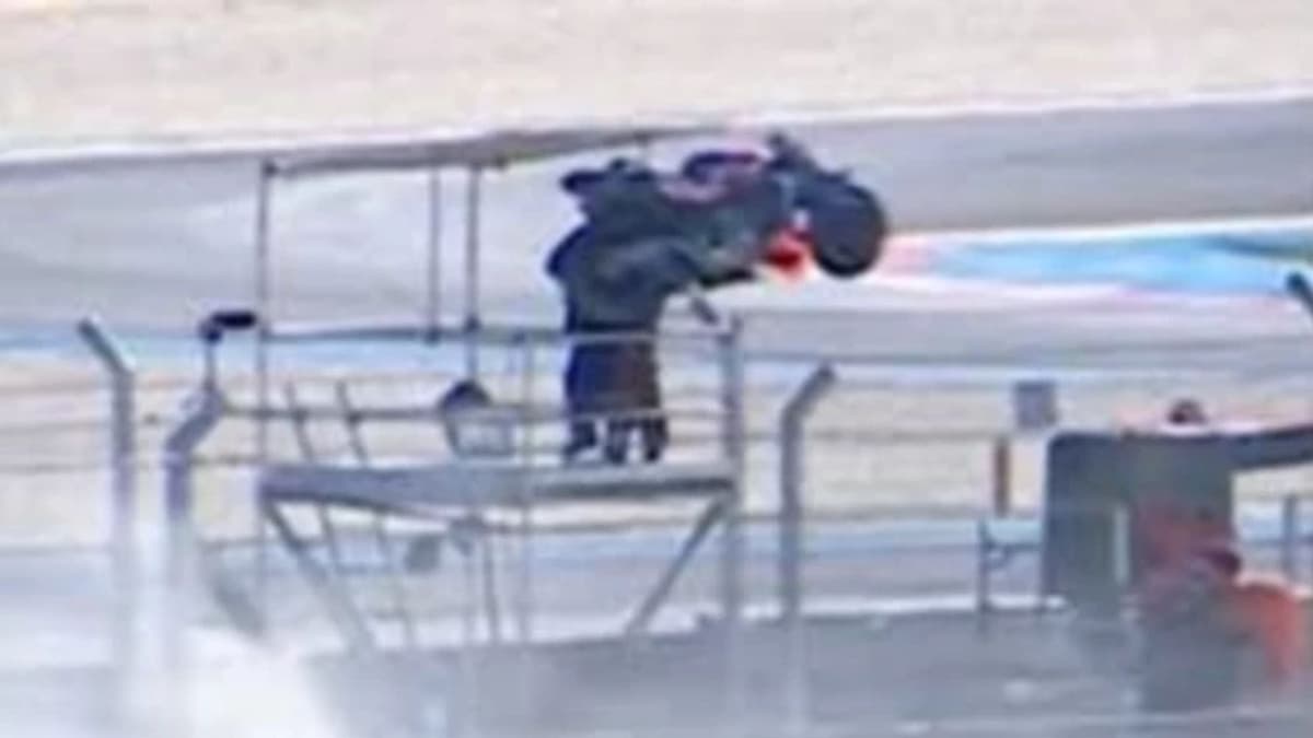 Video: Piloto pierde el control de su vehículo y casi impacta a camarógrafo en plena sesión del MotoGP