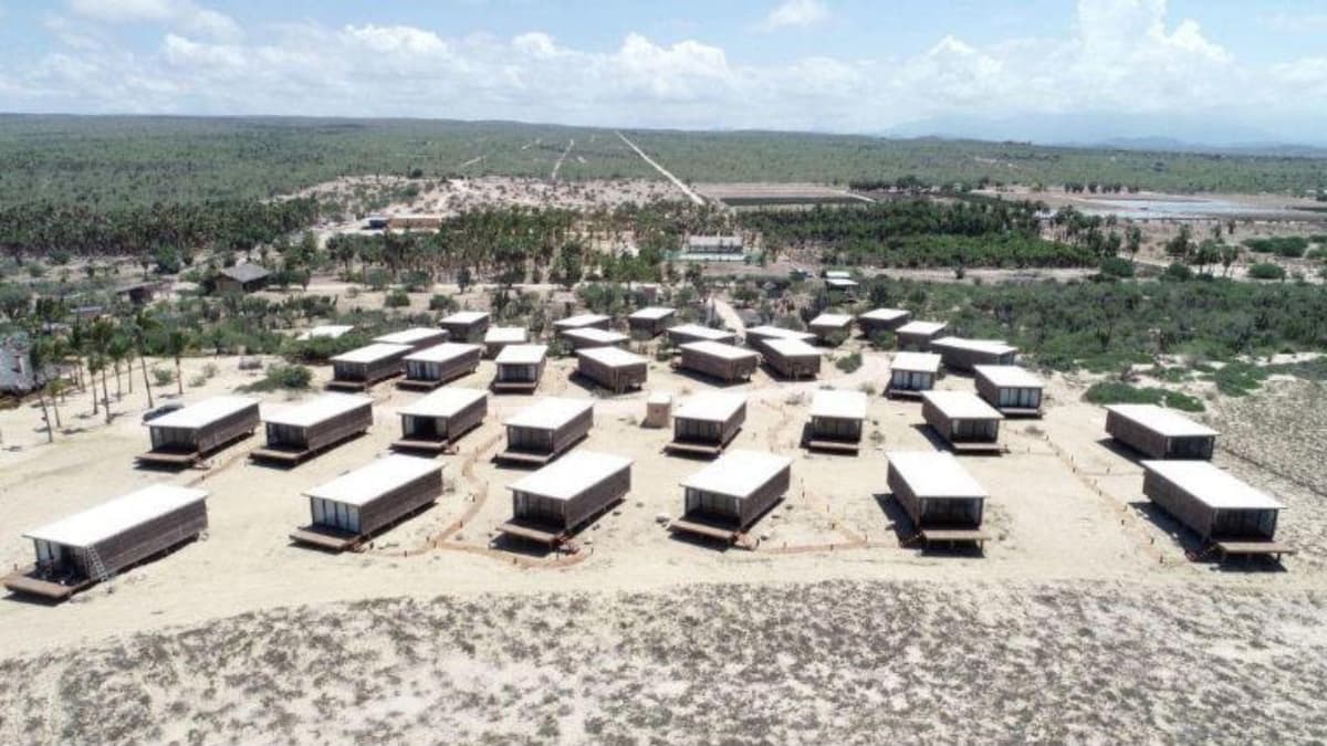 Supuesto ambientalista construye más de 30 cabañas en zona natural protegida de Baja California Sur