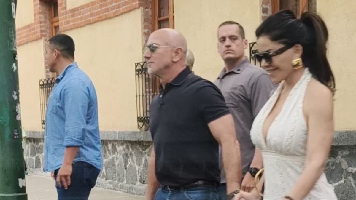 Captan a Jeff Bezos, dueño de Amazon y a su esposa paseando por calles de la CDMX