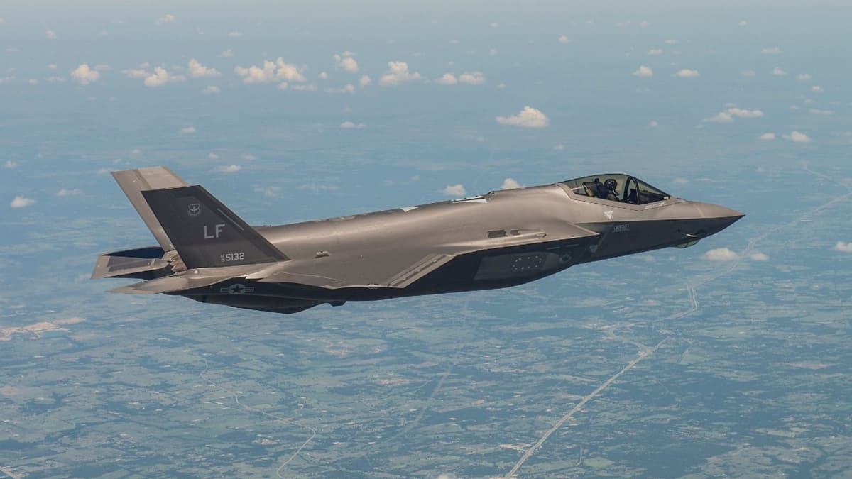 Despliega Estados Unidos 10 aviones de combate en Puerto Rico para combatir a los cárteles de la droga de Venezuela