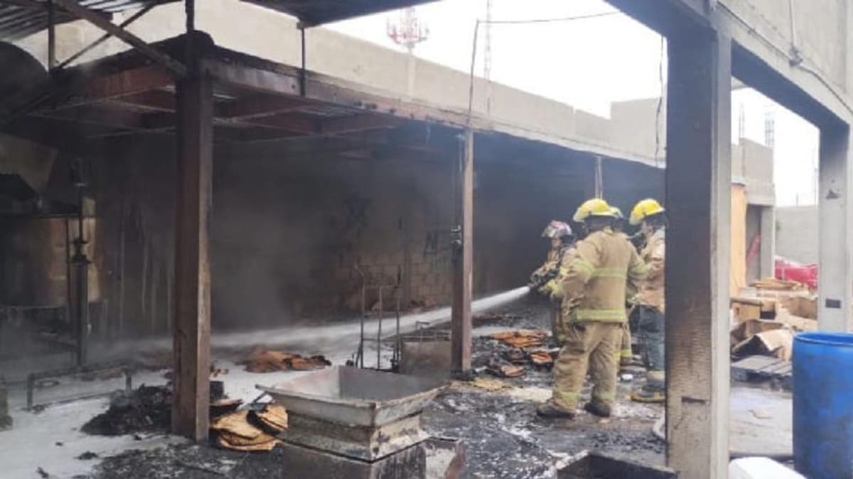 Se incendia fábrica de frituras en Gómez Palacio, Durango