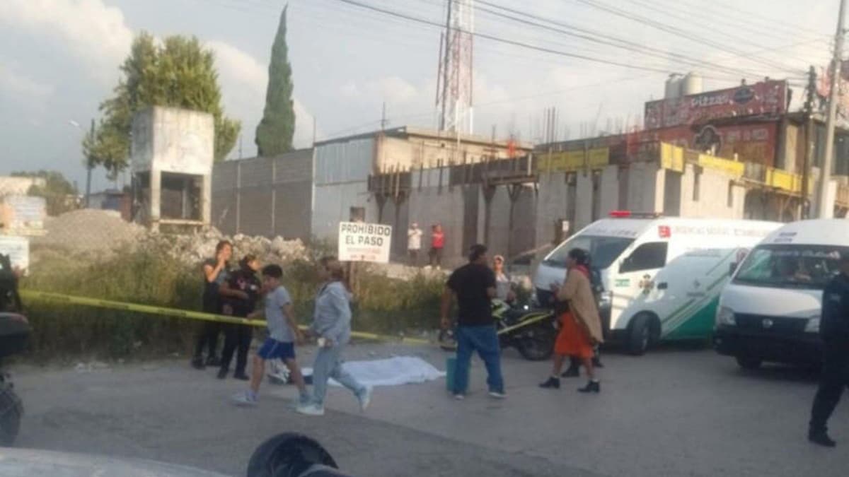Manifestantes linchan a motociclista tras pedir el paso durante un bloqueo en Huehuetoca, Edomex