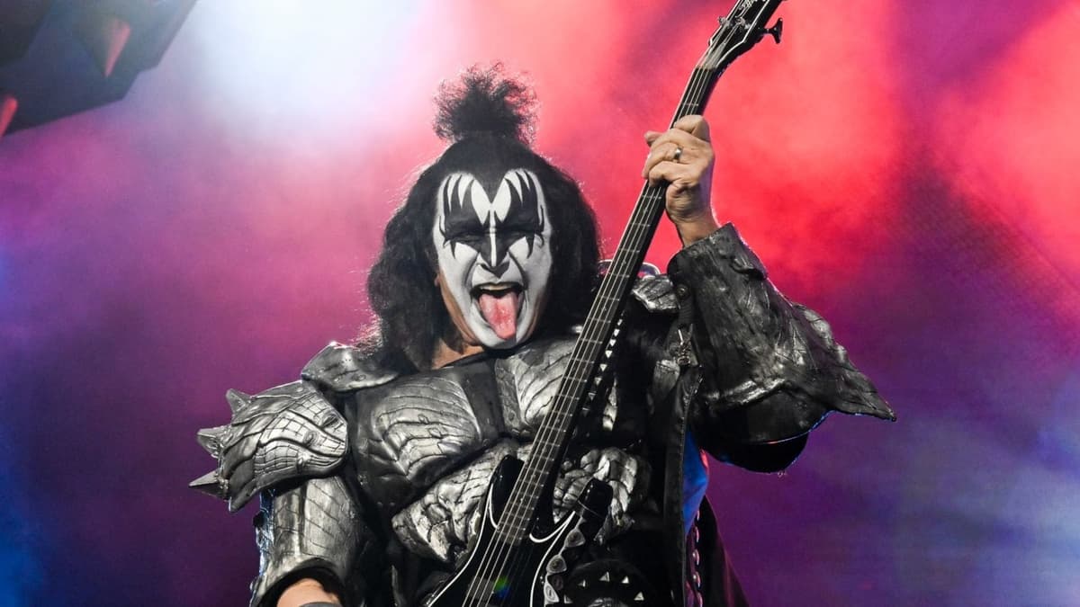 Hospitalizan de emergencia a Gene Simmons, bajista de Kiss tras sufrir accidente automovilístico en Estados Unidos