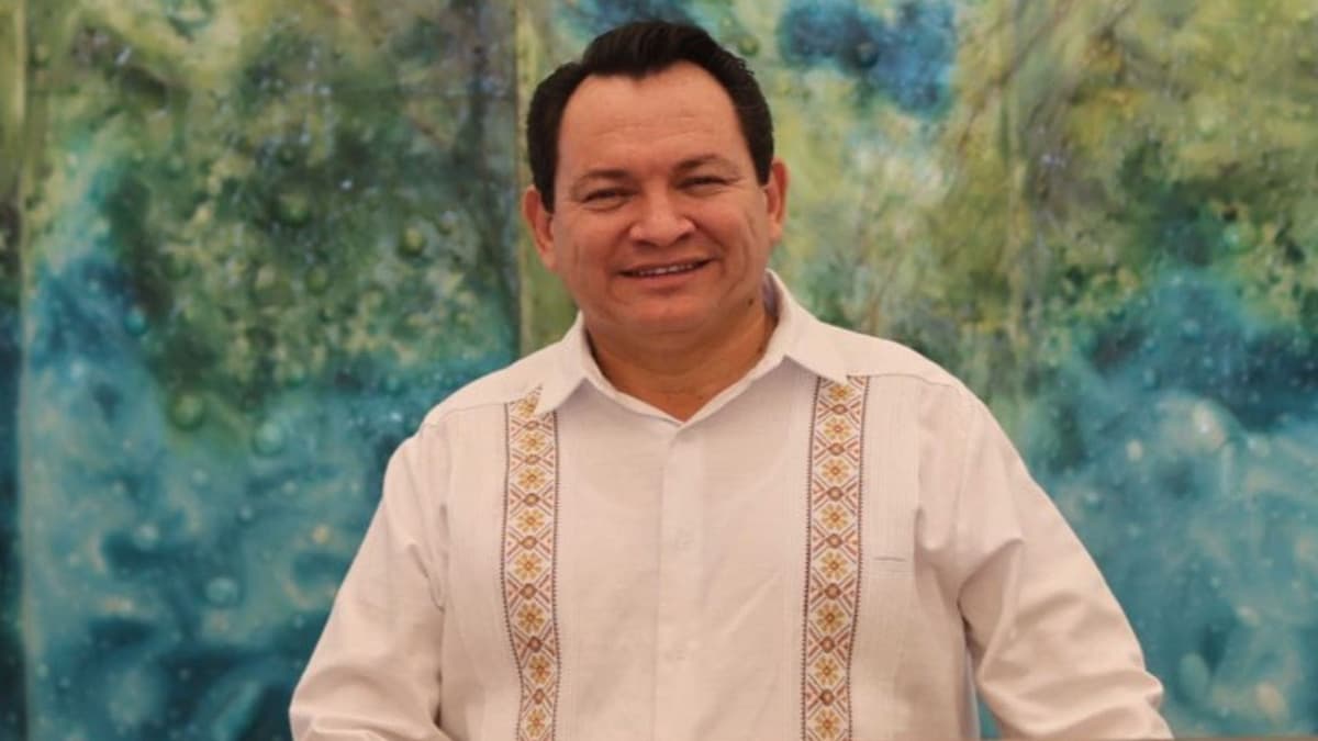 Video: Alburean a Joaquín Díaz Mena, gobernador de Yucatán en plena transmisión en vivo