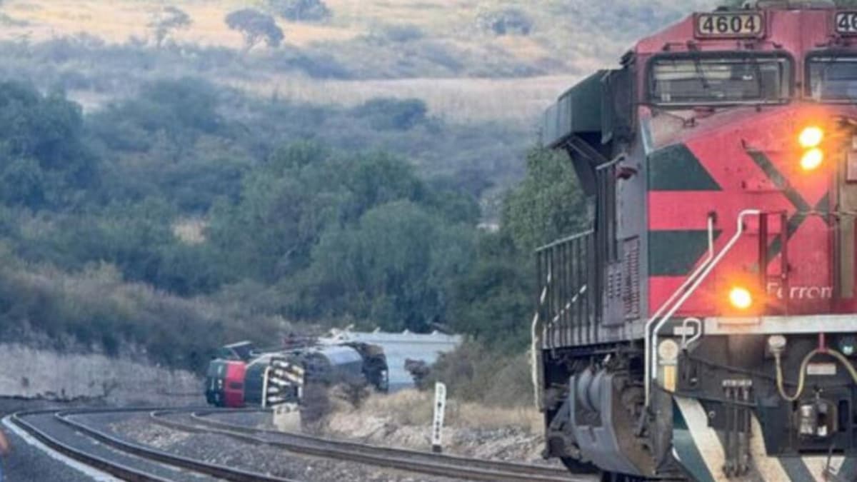 Explota tren que transportaba combustible tras descarrilarse en Tepetitlán, Hidalgo