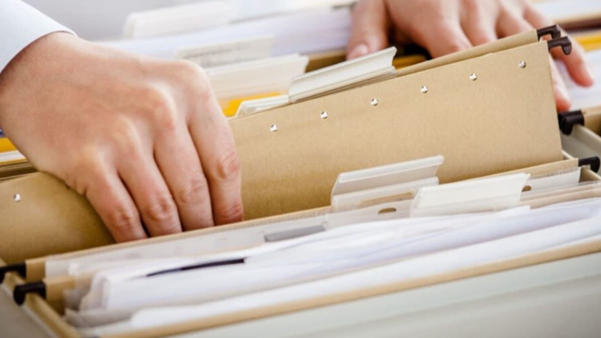 Jóvenes en China están pagando por fingir que trabajan debido a la presión social