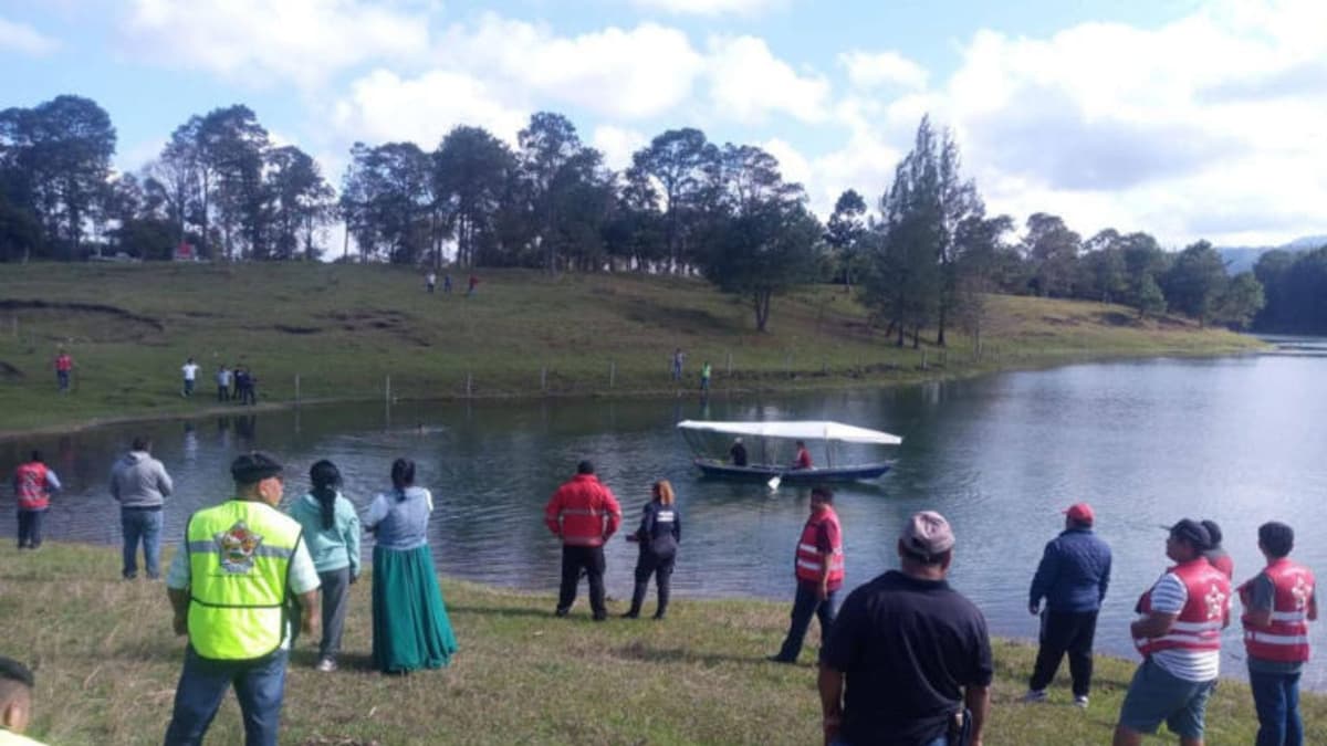 Joven de 17 años pierde la vida al intentar sacar un balón de futbol de una presa en Huauchinango, Puebla