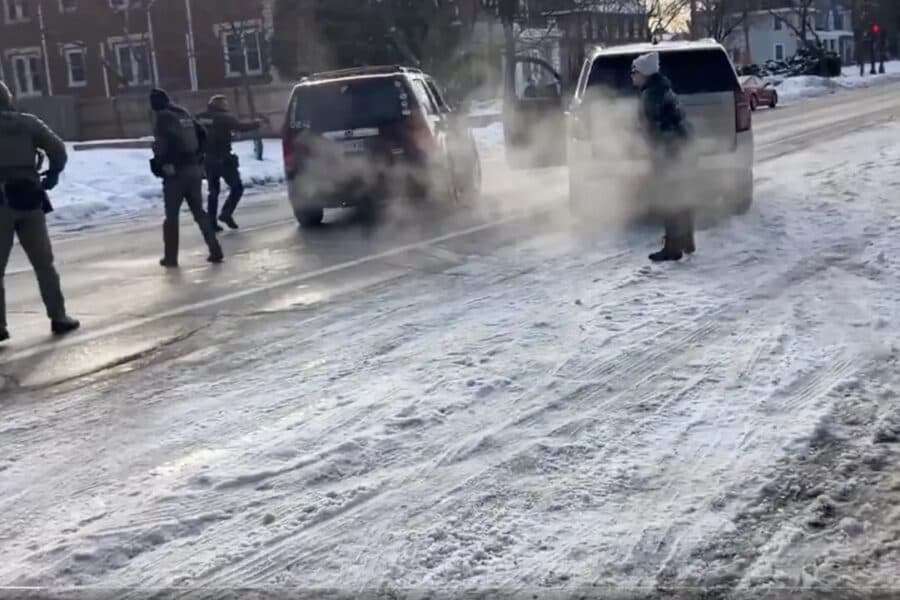 Video: Agente de ICE mata a una mujer a quemarropa durante un operativo en Minneapolis, Estados Unidos