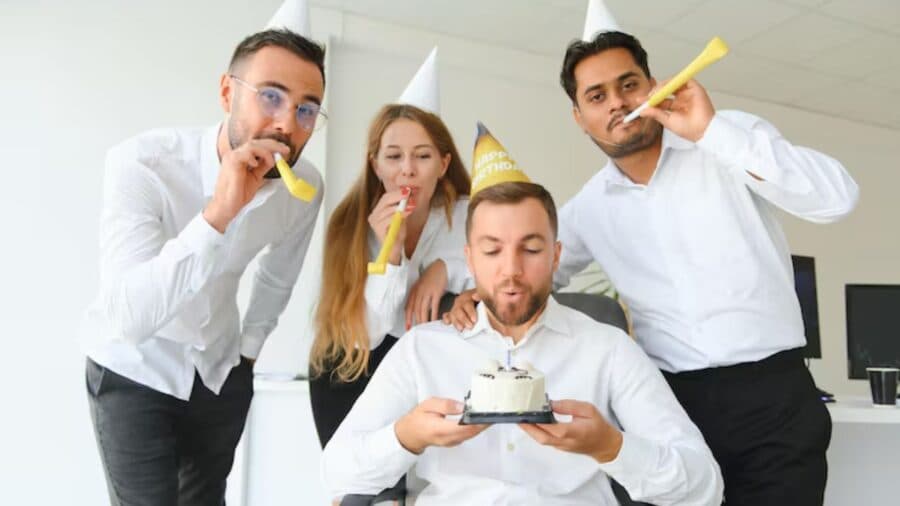 Diputado de Morena propone descanso o pago doble a los trabajadores el día de su cumpleaños