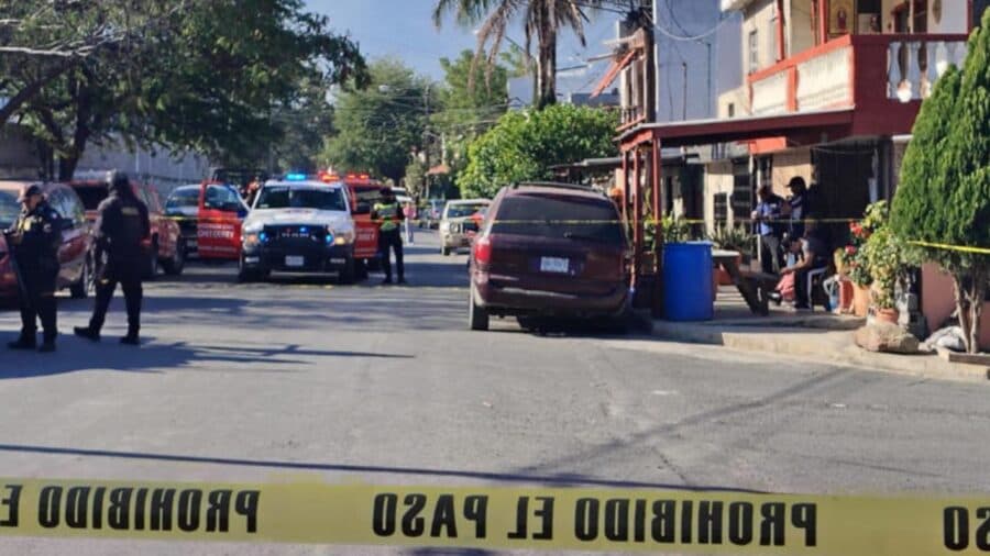 Adulto mayor pierde la vida tras ser aplastado por su camioneta en Monterrey, Nuevo León