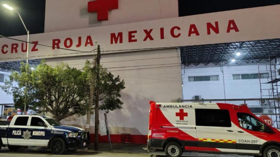 Mujer se arroja de un auto en movimiento tras discutir con su pareja en Torreón, Coahuila