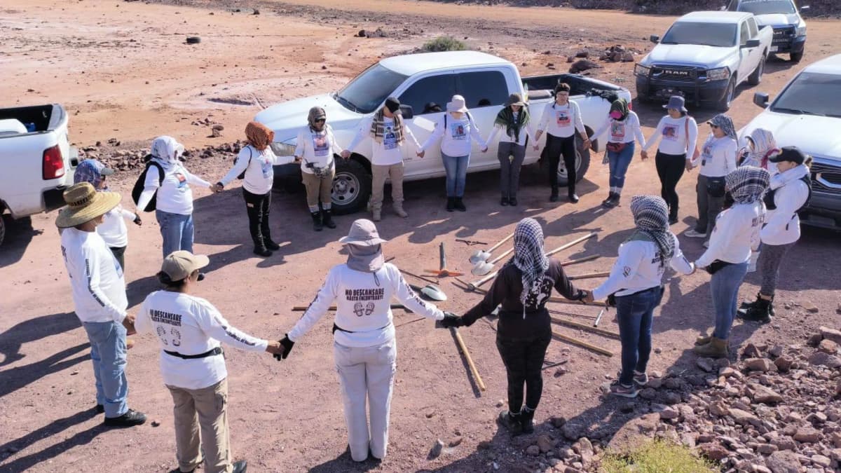 Madres buscadoras hallan tres fosas clandestinas en Guaymas, Sonora