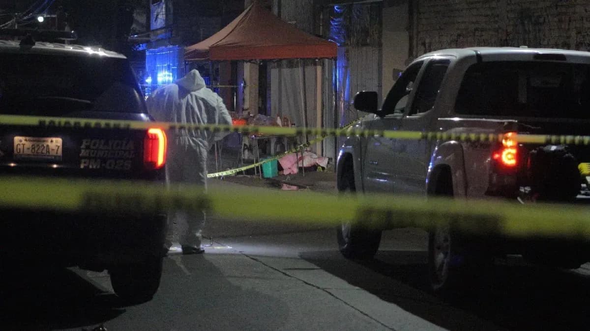 Motosicarios asesinan a mujer en su puesto de churritos en Irapuato, Guanajuato