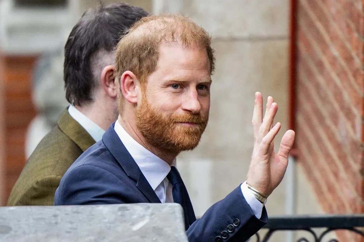 Filtran supuestos mensajes íntimos entre el príncipe Harry y una periodista en Inglaterra