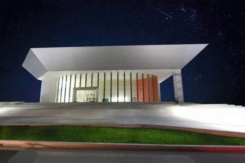 Conquista el nuevo teatro a los Playenses