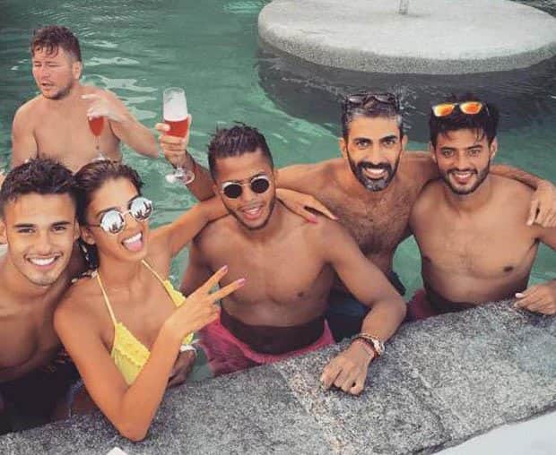 Denuncian presuntos excesos de futbolistas y sus guaruras en la Riviera Maya