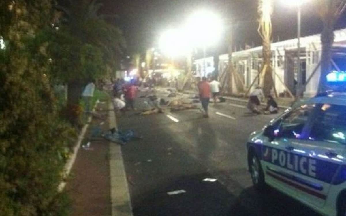 Atentado en Francia: Camioneta embiste multitud