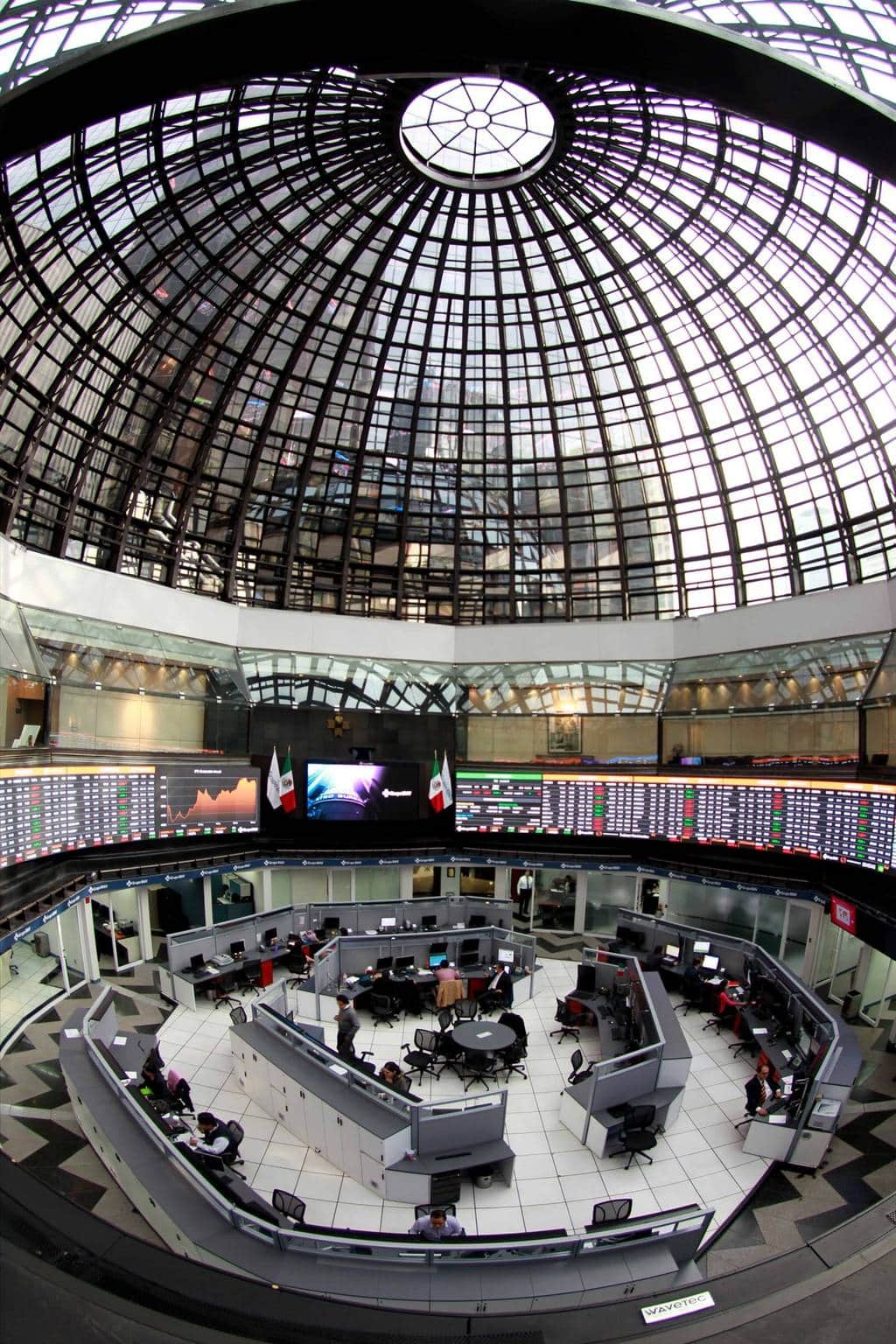 'Respira' Bolsa de Valores; gana 0.3 %