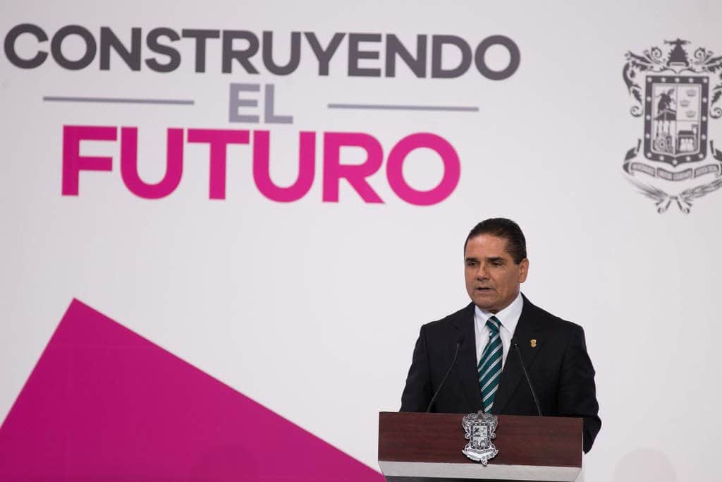 Hace Aureoles ocho cambios en su gabinete