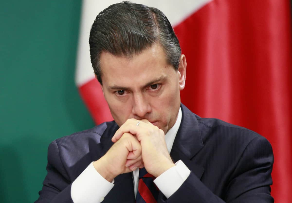 FGR acusa a Peña Nieto de traición a la patria y delito electoral