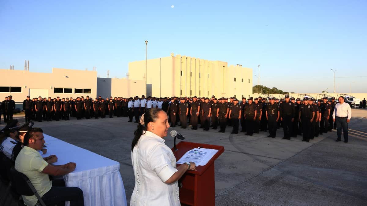 RECIBEN 566 POLICÍAS APOYO PARA EDUCACIÓN Y VIVIENDA