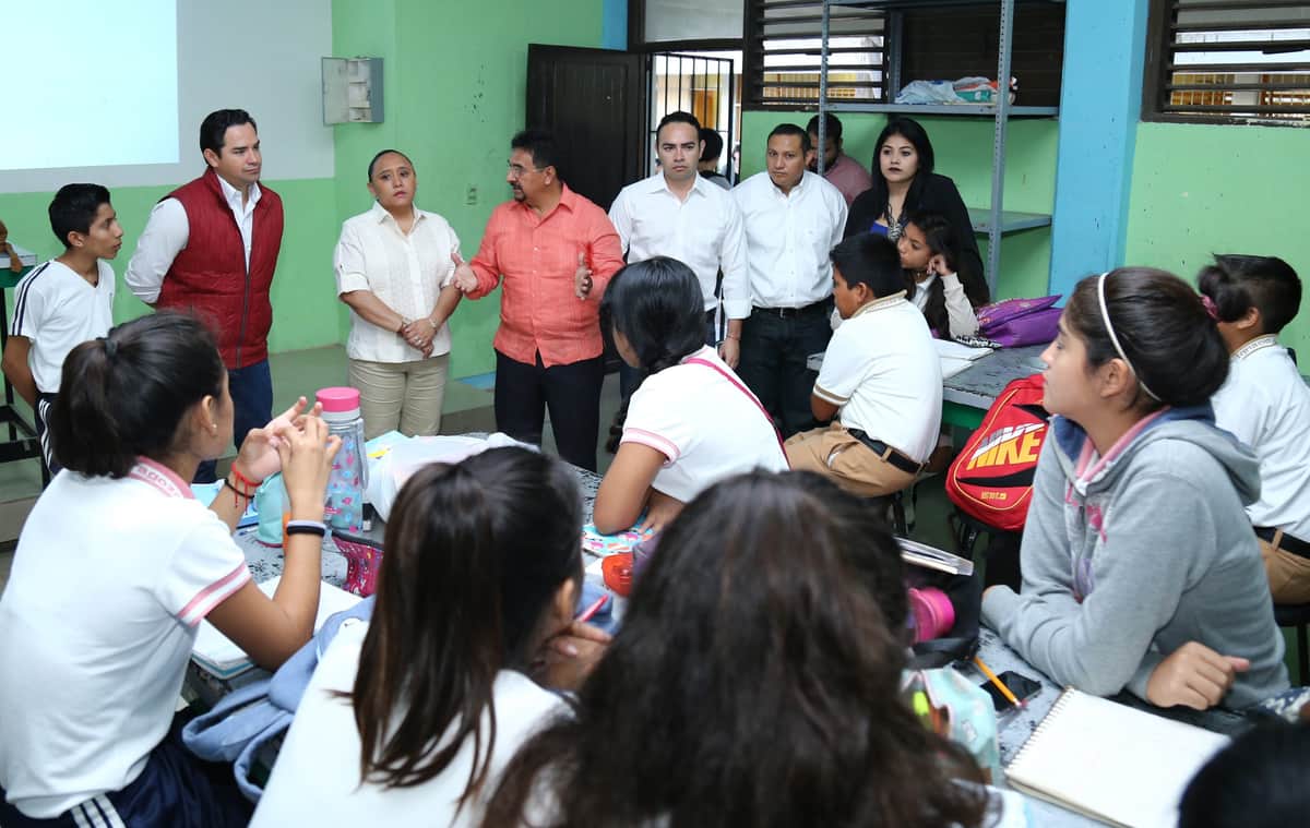 DAN EMPLEO TEMPORAL A 273 PERSONAS CON LA REHABILITACIÓN DE 13 ESCUELAS EN SOLIDARIDAD