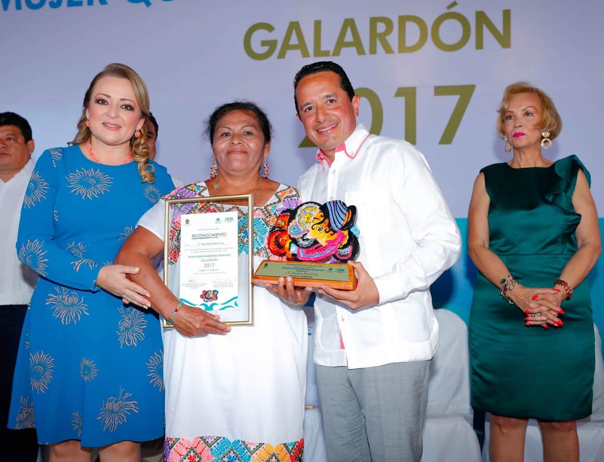 Se entrega el reconocimiento Mujer Quintanarroense Destacada 2017 a 14 mujeres