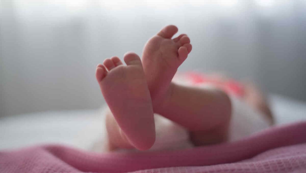 Padres matan a su bebé tras circuncisión casera