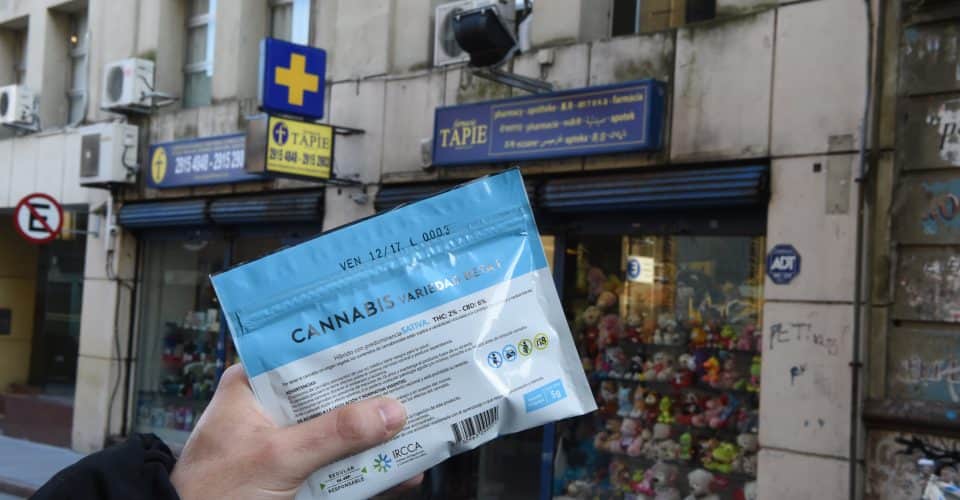 Uruguay distribuye marihuana de forma legal en farmacias