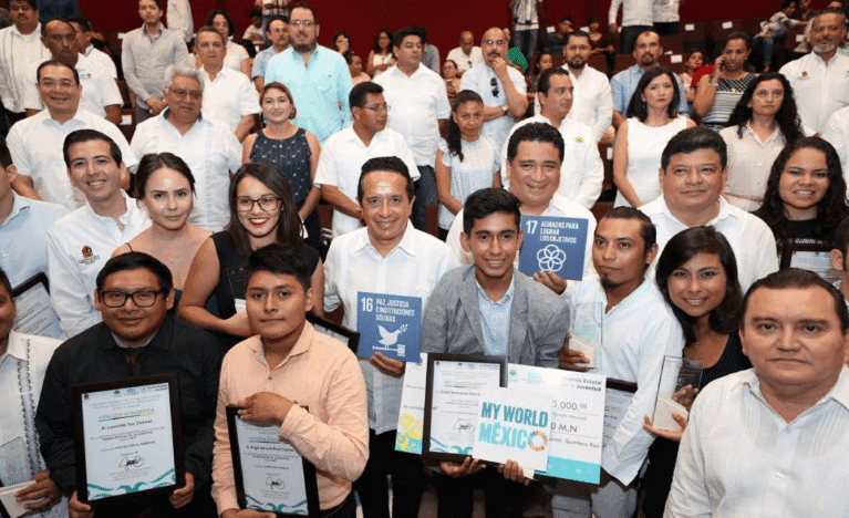 Entregan Premio Estatal de la Juventud 2017