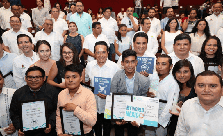 Entregan Premio Estatal de la Juventud 2017