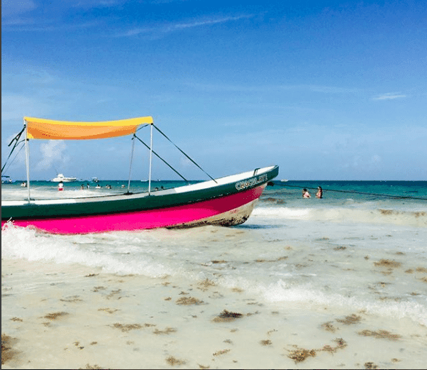 Presencia de sargazo ahuyenta a turistas en Tulum