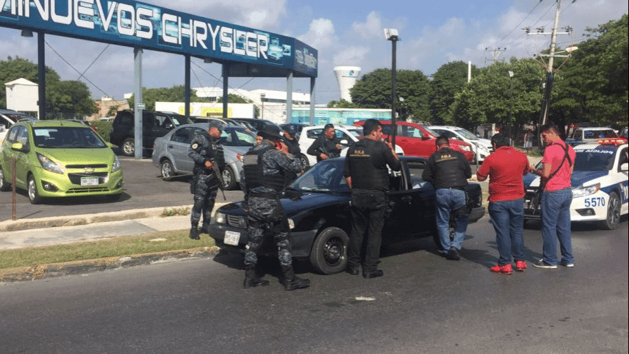 Detienen a dos sujetos armados en Cancún