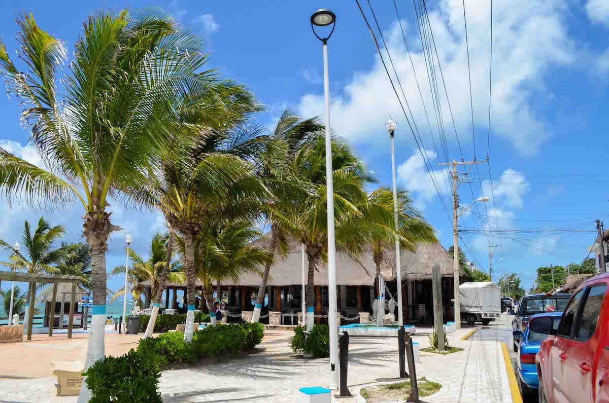 Empresarios respaldan proyecto de cableado subterráneo en el Casco Antiguo de Puerto Morelos