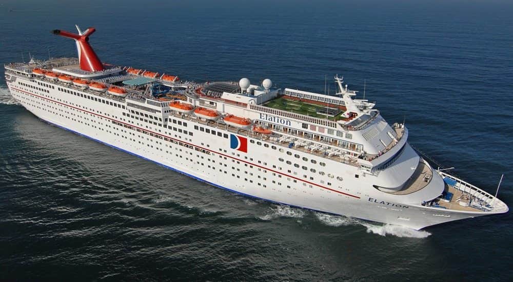 Carnival Elation rescata a naufrago