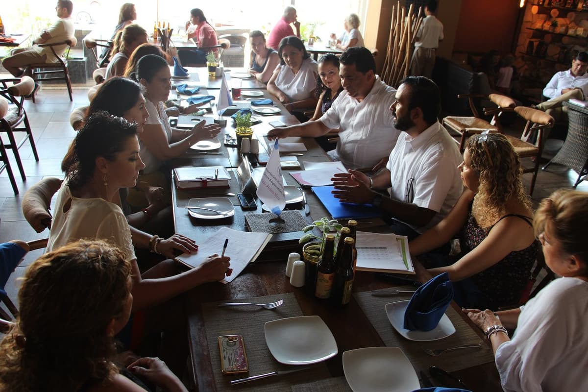 Empresarias buscan mejorar las tarifas de luz en Playa del Carmen