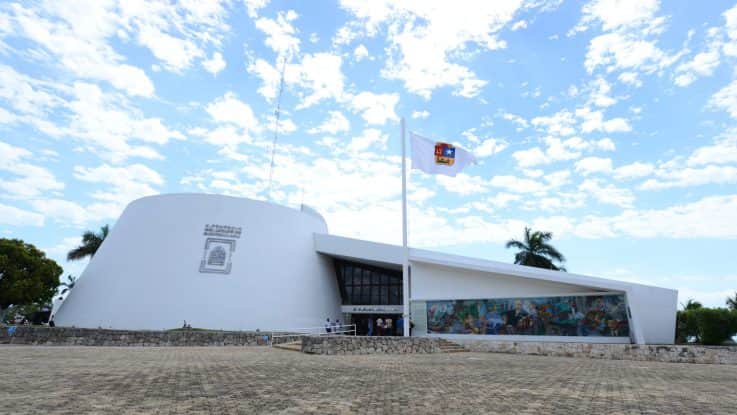 Dialogan legisladores y representantes de taxistas