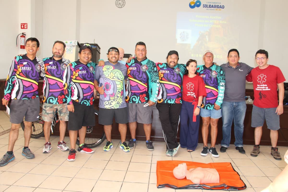 Ciclistas playenses toman curso certificado en primeros auxilios
