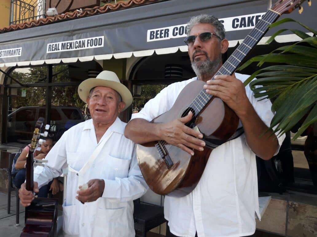 Fiscales prohíben trabajar a cantante urbano en la playa