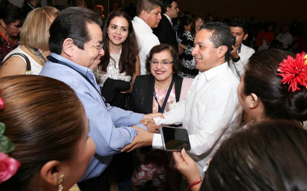 Dos mil 227 títulos de propiedad se entregaron este año a igual número de familias: Carlos Joaquín