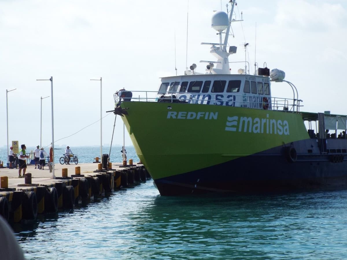 Barcos cargueros ya están en Cancún