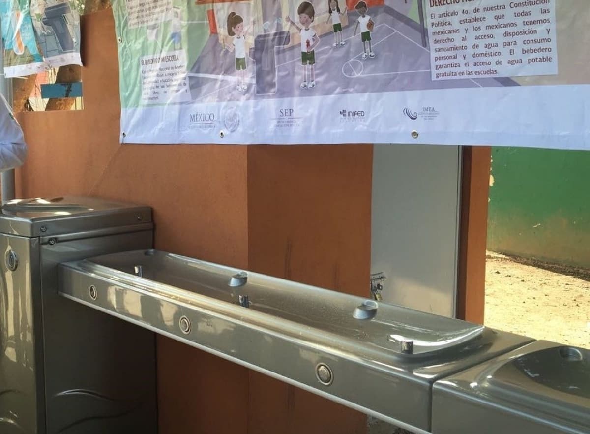 Aprueba Cofepris calidad de agua de bebederos escolares